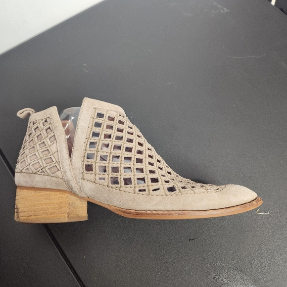 Jeffrey Campbell Taggart Suede Lazer Cut Booties size 9.5 women's - Picture 7 of 10